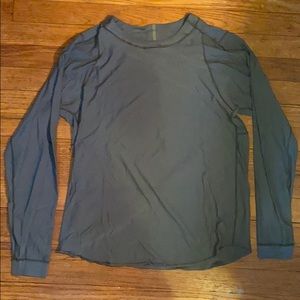 Women’s Lululemon Light long sleeve. Size 6.